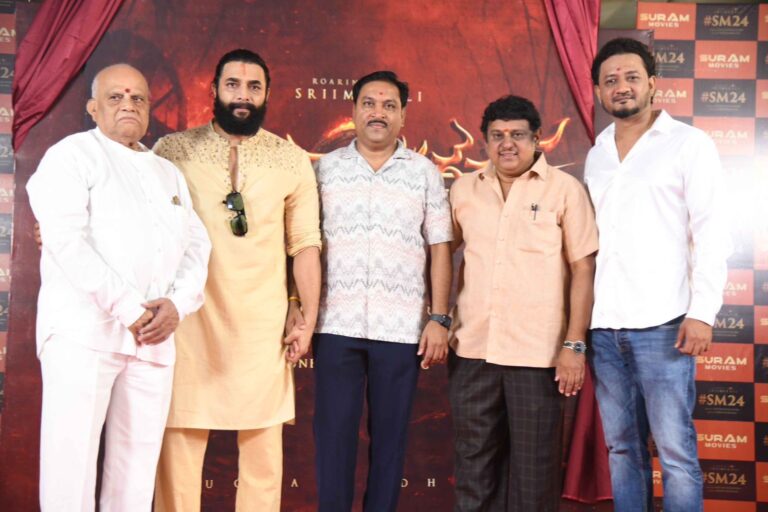 “ಬಂಡೆ ಮಹಾಕಾಳಿ ದೇವಸ್ಥಾನದಲ್ಲಿ ರೋರಿಂಗ್ ಸ್ಟಾರ್ ಶ್ರೀಮುರಳಿ ನಾಯಕರಾಗಿ ನಟಿಸುತ್ತಿರುವ “ಉಗ್ರಾಯುಧಮ್” ಚಿತ್ರಕ್ಕೆ ಅದ್ದೂರಿ ಚಾಲನೆ. .