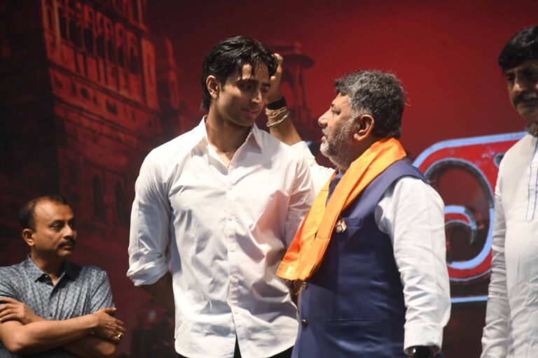 “ಕರ್ಣಾಟಬಲಂ ಅಜೇಯಂ” ಚಿತ್ರಕ್ಕೆ ಸನ್ಮಾನ್ಯ ಮುಖ್ಯಮಂತ್ರಿಗಳಾದ ಶ್ರೀಡಿ.ಕೆ.ಶಿವಕುಮಾರ್ ಅವರಿಂದ ಹಾಗೂ “ಸೈನಿಕ 2” ಚಿತ್ರಕ್ಕೆ ಕೇಂದ್ರ ಸಚಿವ ಶ್ರೀವಿ.ಸೋಮಣ್ಣ ಅವರಿಂದ ಅದ್ದೂರಿ ಚಾಲನೆ