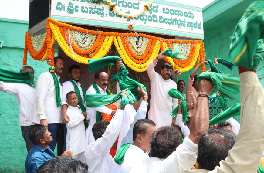ಕರ್ಣಾಟಬಲಂ ಅಜೇಯಂ ಚಿತ್ರಕ್ಕೆ ನವಲಗುಂದದ ರೈತ ಹುತಾತ್ಮರದಿನಾಚರಣೆಯ&hellip;
