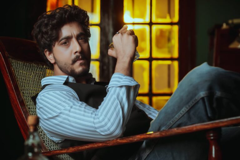 ಪ್ರೀತಂ ಗುಬ್ಬಿ ನಿರ್ದೇಶನದ ಹಾಗೂ ಇಶಾ ಲಂಕೇಶ್ ನಾಯಕಿಯಾಗಿ ನಟಿಸುತ್ತಿರುವ ಹೊಸ ಚಿತ್ರಕ್ಕೆ “ಫಿಸಿಕ್ಸ್ ಟೀಚರ್” ಸುಮುಖ ನಾಯಕ. .